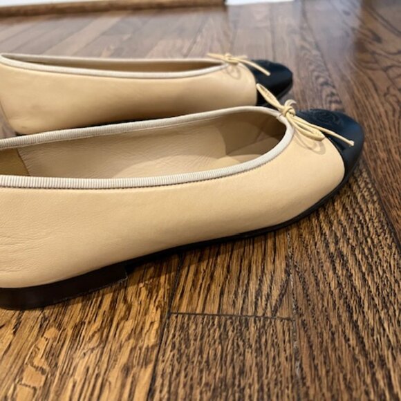 Chanel Lambskin Ballet Flats - Beige and Black 39 - Picture 2 of 7